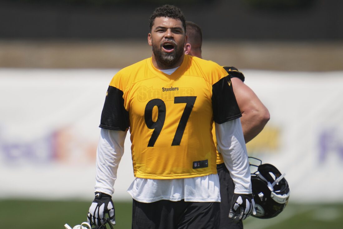 BREAKING: Cameron Heyward leaves Saint Vincent College practice, shocks teammates after getting call from wife about older son's condition - Sources say his older son was bullied and beaten so badly at a prestigious Pennsylvania school that his entire family had to go to school, and he vows to sue to protect his son...vannguyen